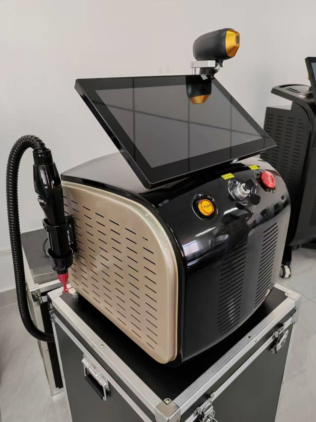808nm 2 in 1 Diode Laser Hair Removal and Tattoo Removal 755/808/1064nm Precise Wavelength Smooth Skin Rejuvenation