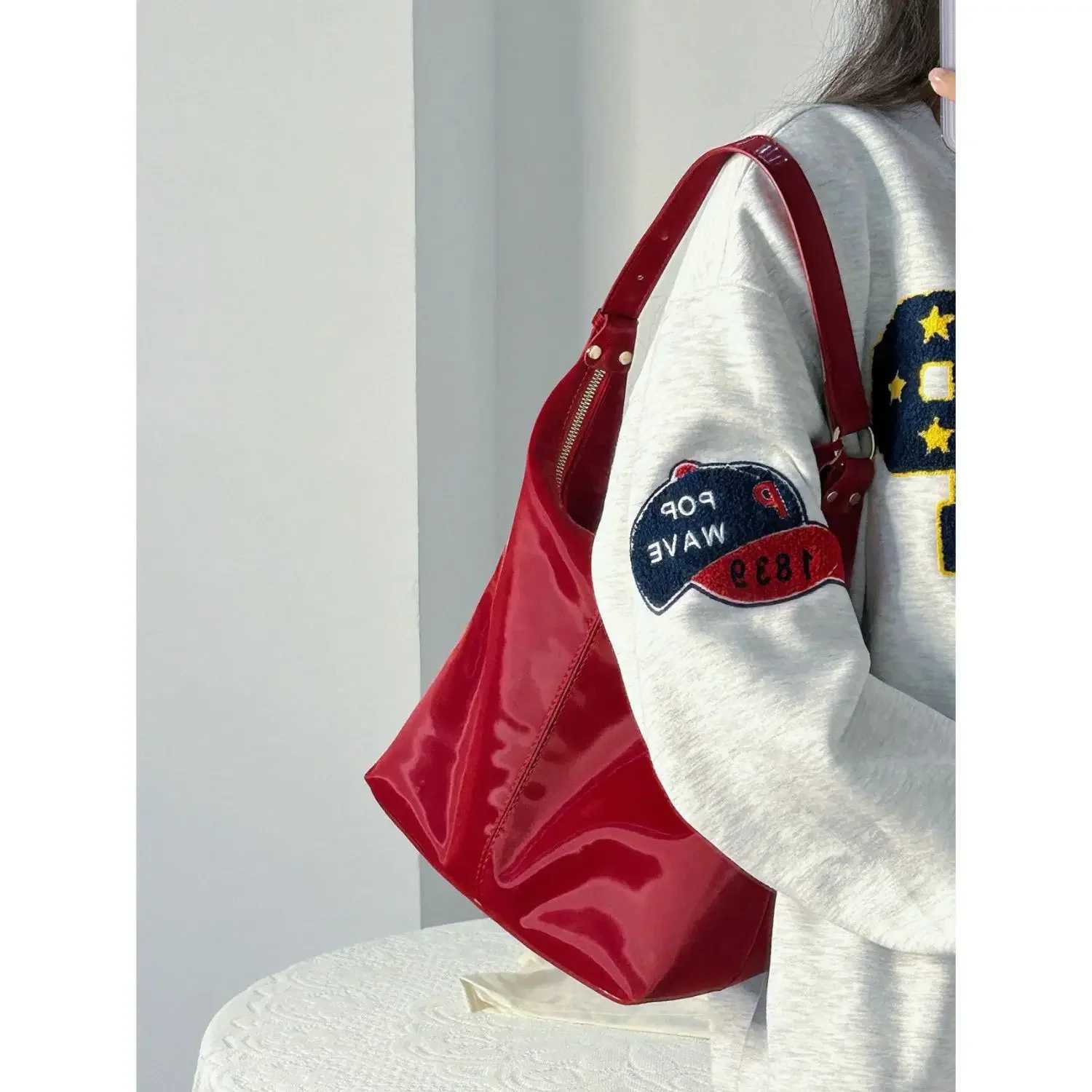 Miyaga Large Capacity Tote Bag for Women 2023 New Red Luxury Autumn/Winter Bag Versatile Shoulder Bag B250618
