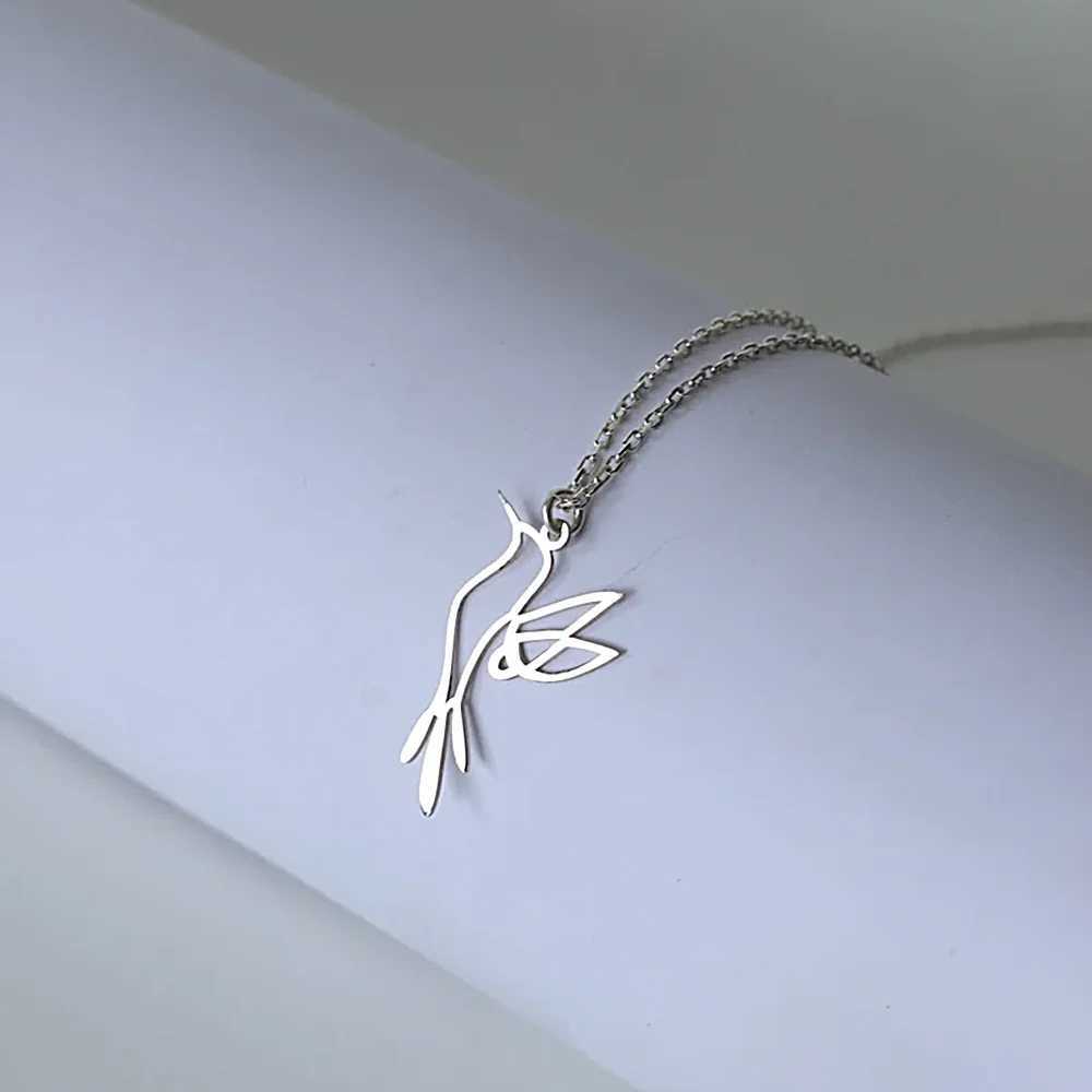 Stainless Steel Hummingbird Necklaces Pendants Silver Color Metal Polished Hollow Bird Necklace for Women Collares W250618
