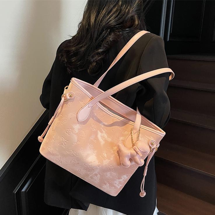 Free shipping designer Bag Handbag Tote Bag Large Capacity 2025 New Versatile Simple Underarm Bag Fashion Casual Shoulder Bag
