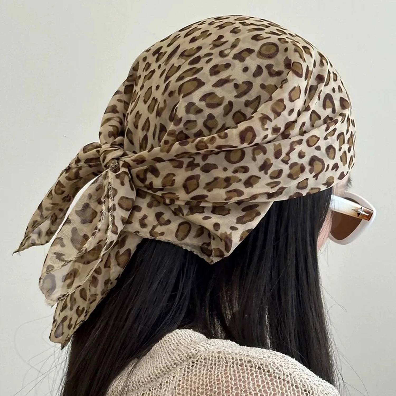 Retro Spice Leopard Headscarf Fashionable Retro Womens High Quality Scarf Elagant Bandana Neck Kerchief Head Bands Perfect Gift 250617