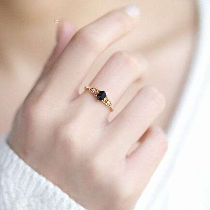Wandering Edley" Sherlock Holmes Style Light Luxury Unisex Minimalist Black Onyx Ring Niche Design