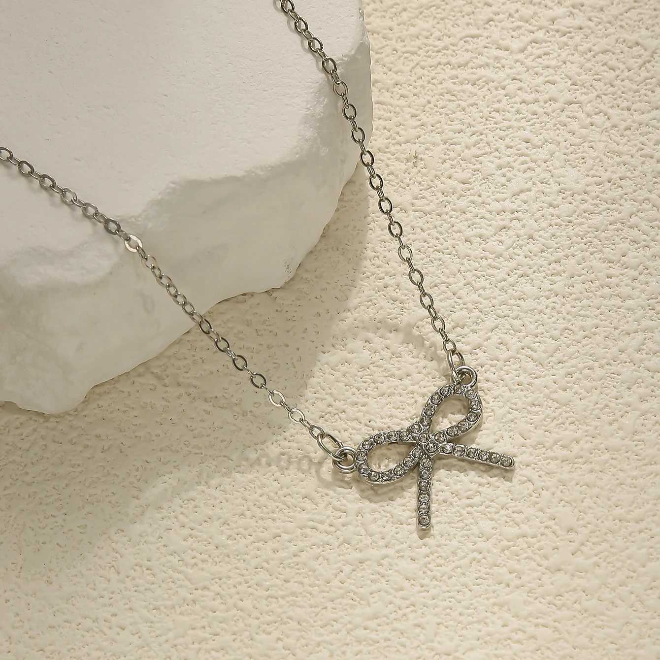 Summer Womens Fashion Simple Bow Decoration Necklace Inlaid Sparkling Rhinestones Charming Daily Versatile Party Jewelry W250618