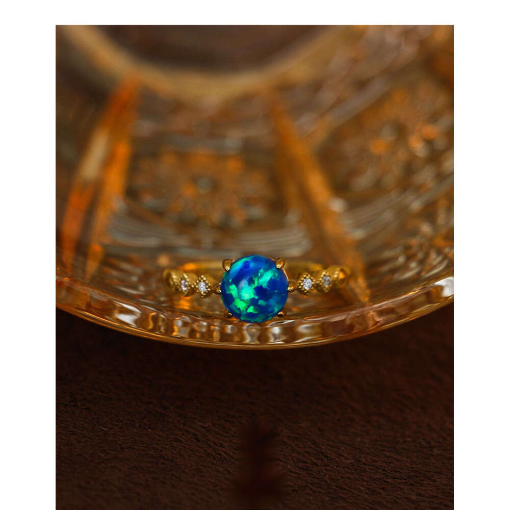 Winter Sea" Opal Ring for Women, Light Luxury Niche Design, Exquisite Fashionable Personality with a Sense of Sophistication