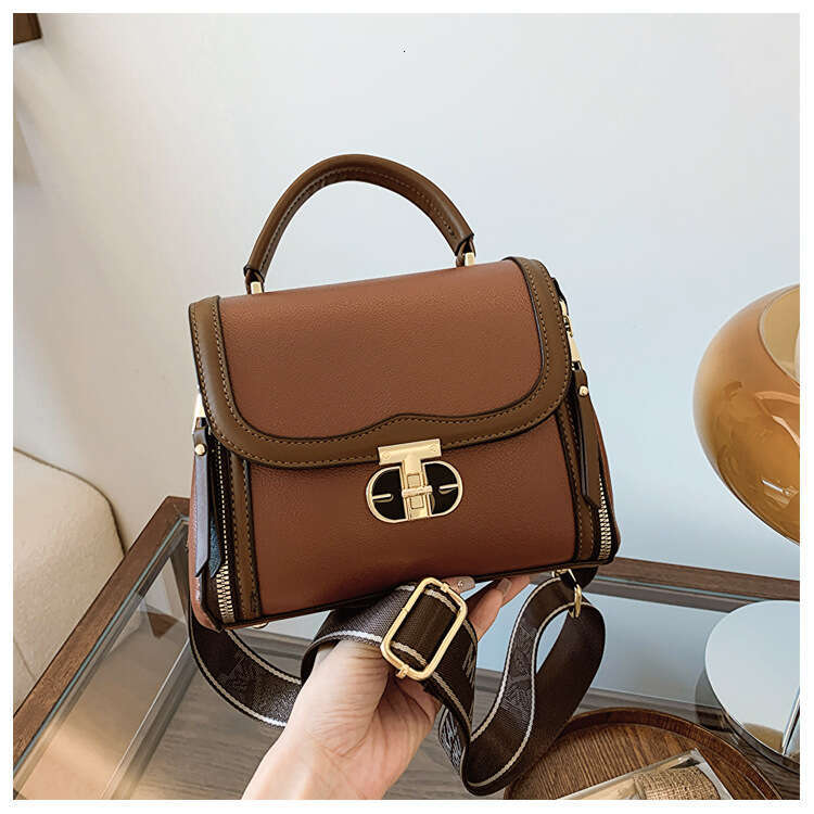 High-Quality Texture Women's New Fashion Versatile Niche Elegant Shoulder Bag Trendy Handbag