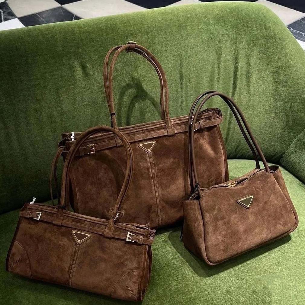 Designer Bag Charm Tote Bag Large Suede Purse for Women Baguette Shoulder Handbag Bucket Y2K Style Big Capacity Soft Plush Fall Winter Trendy Brown