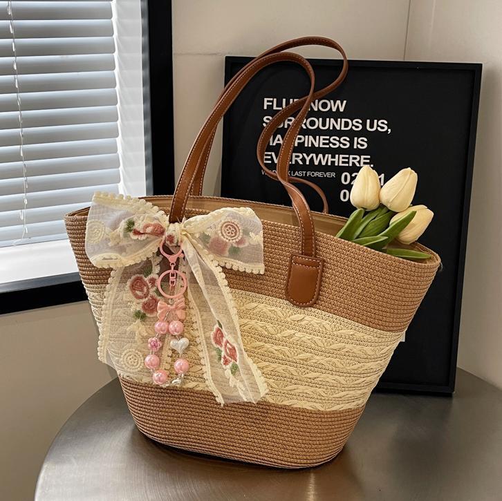 Free shipping designer Bag Straw Woven Bag Women Bag 2025 New High-end Large Capacity Tote Bag Beach Woven Shoulder Bag Commuter Bag