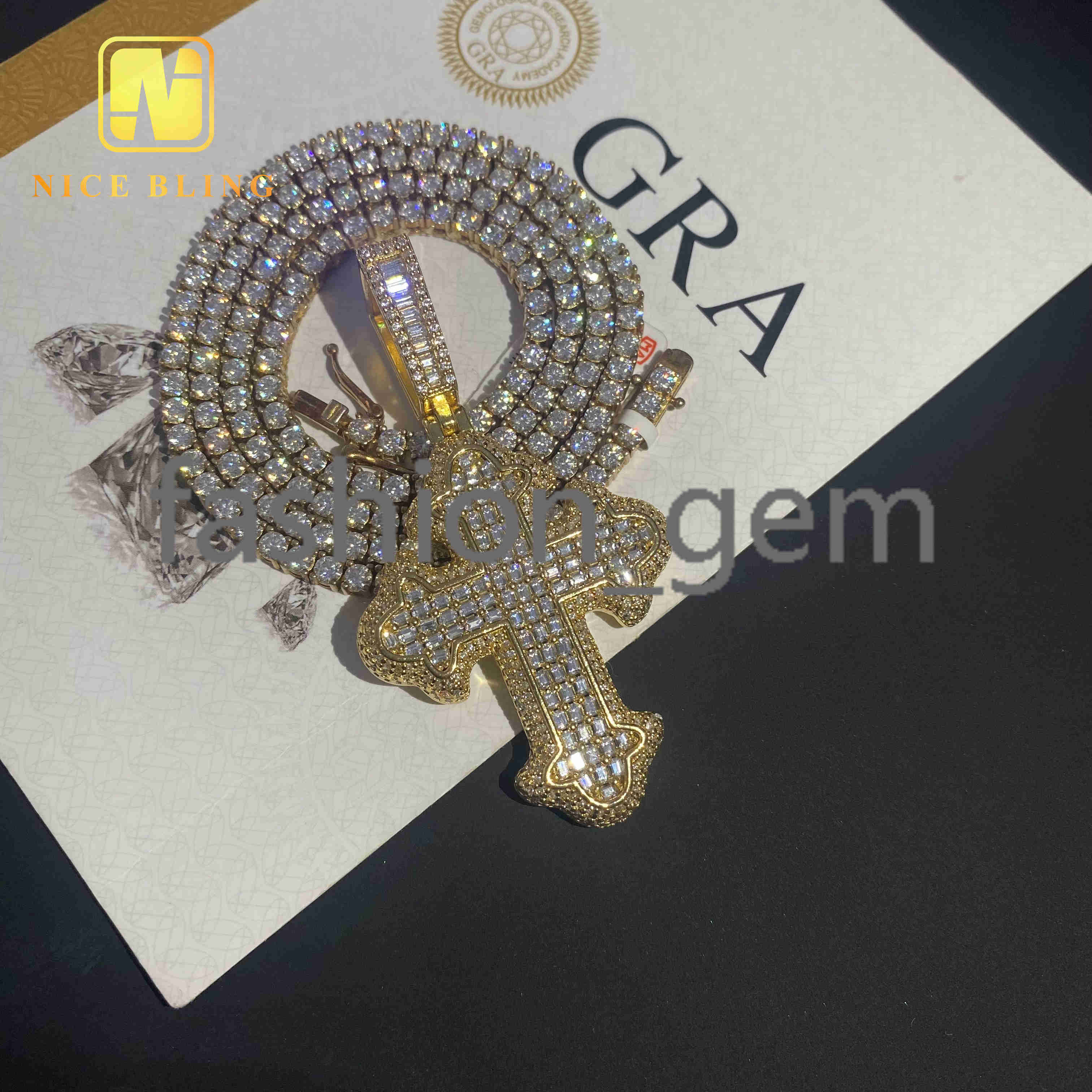Custom Ice Out Pendant 925 Sterling Silver Custom Hip Hop Emerald Round Cut Diamond Jewelry VVS Moissanite Cross Pendant