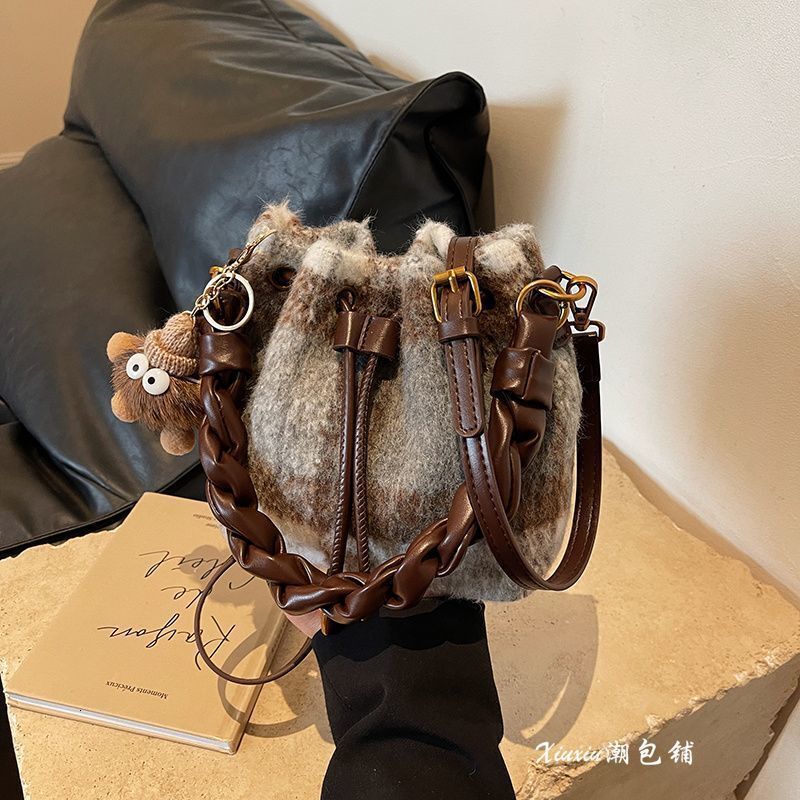 Top Brand High Quality New Style Bags for Women New Spring and Autumn Design Sense Handbag Small Bag Hot Style Versatile Crossbody Bag New Free Delive