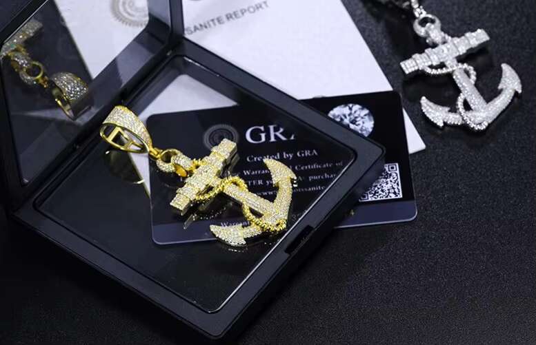 Chic Unisex Heavy Gauge Hip-Hop Inspired Link Bracelet Featuring Precious VVS Diamonds And Moissanites