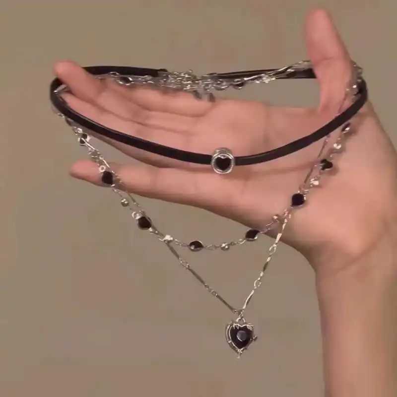 Gothic Y2K Multi Layer Black Peach Heart Pendant Choker Clavicle Chain Necklace For Women Girls Aesthetic Jewelry Accessories W250618