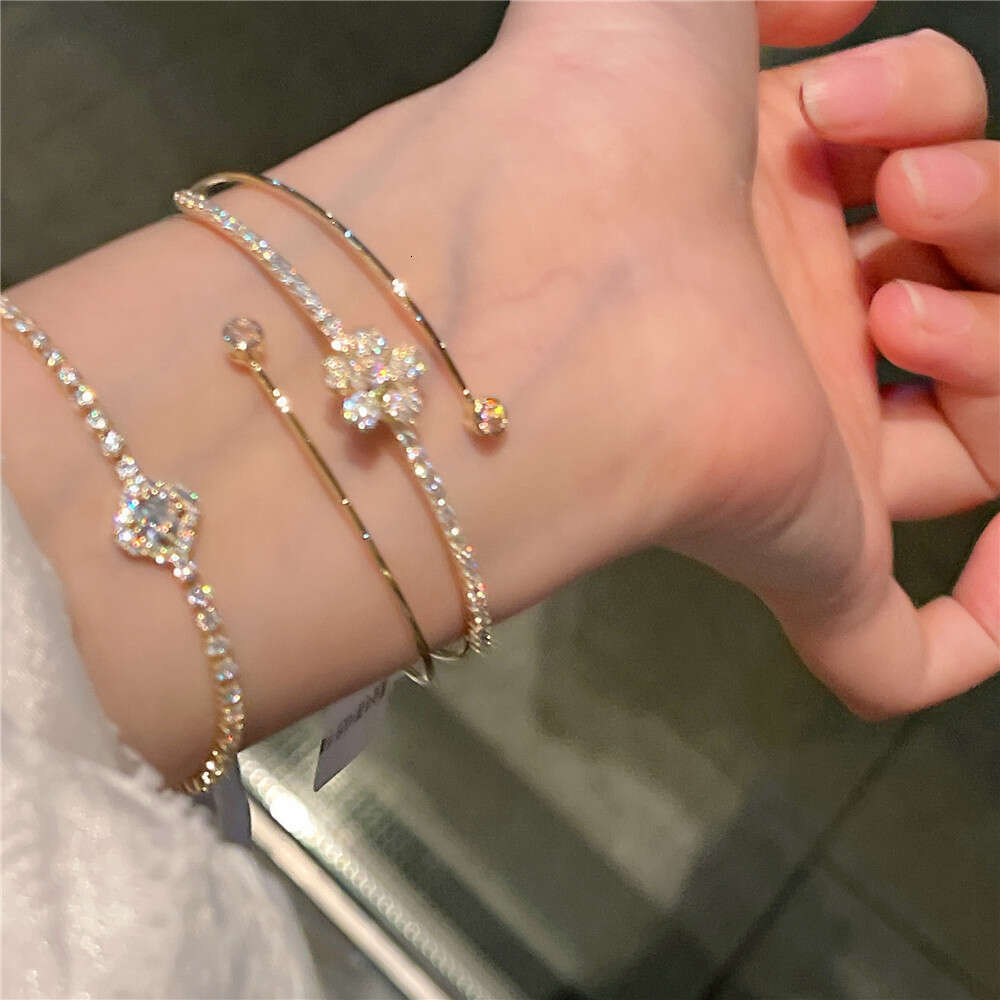 Sweet Minimalist Three-Layer Flower 2023 Ultra-Thin Simple Daily Adjustable Open Bracelet for Women