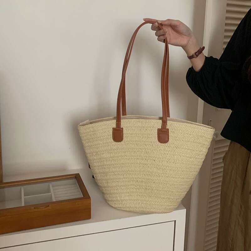 Large Capacity Straw Woven 2025 Summer New Bucket New Women's Beach Fashion Single Shoulder Underarm Tote Bag