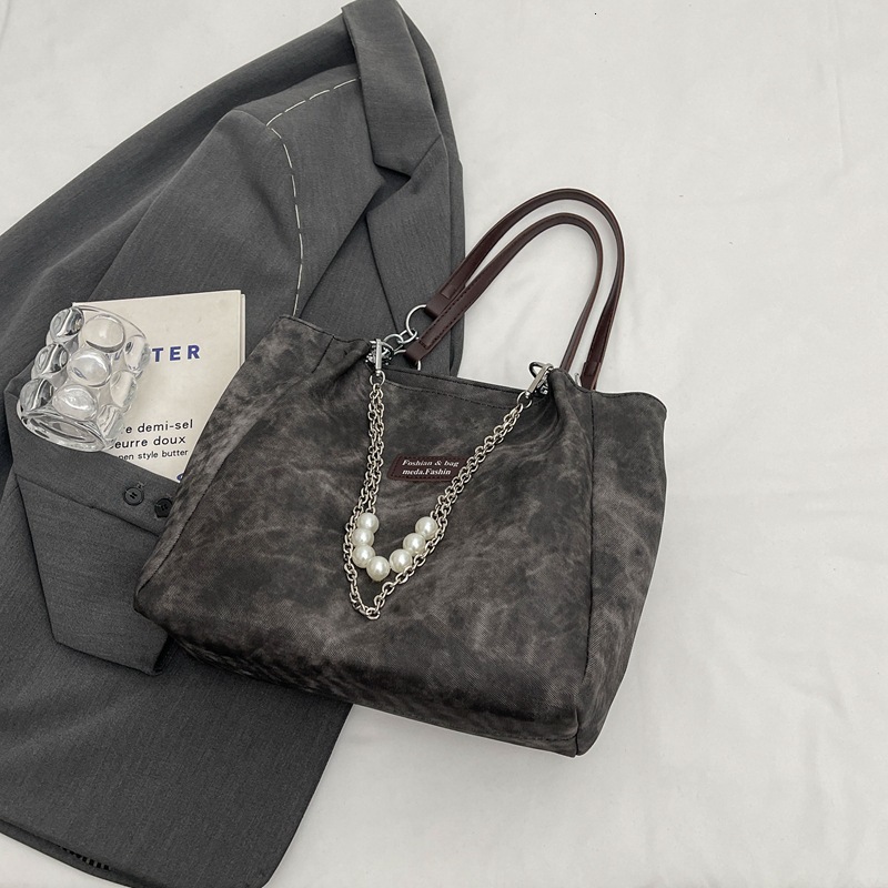 Free shipping designer Bag Korean Style Student Girl Bag 2025 New Simple Fashion Versatile Shoulder Bag Large Capacity Commuter Bag Tote Bag