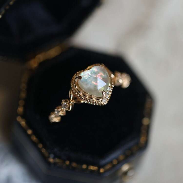 Gestern Yesterday's Enchanting Radiance Like a Dream Natural Color Shell White Crystal Collage Light Luxury Ring