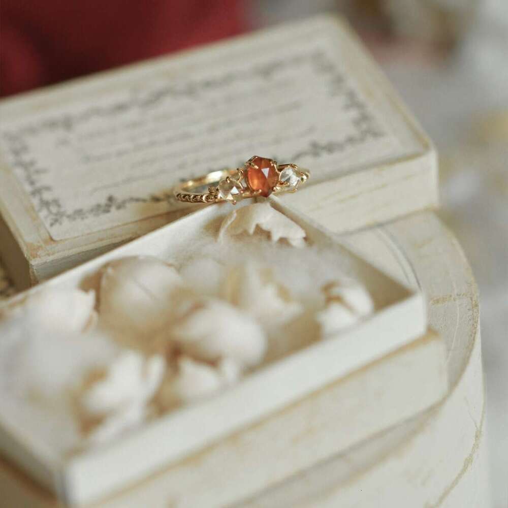 Autumn Color Private Collection Muted Natural Orange Pomegranate Exquisite Light Luxury Ring Pendant