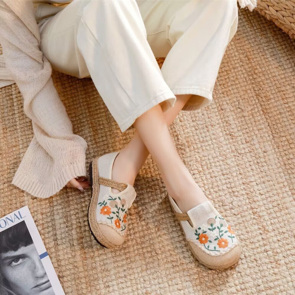 New Old Beijing Cloth Summer Women Soft Sole Non-Slip Mesh Embroidered Shoes Slip-On Lazy Flat Slippers