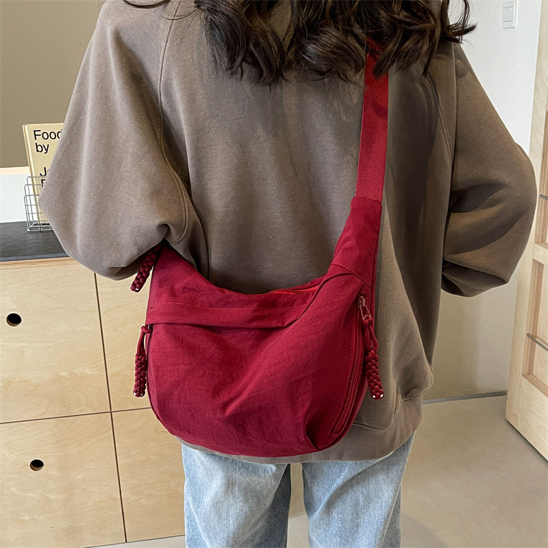 Free shipping designer Fashion Commuter Bag for Women Large Capacity 2025 New Casual Versatile Underarm Bag Korean Style Nylon Crossbody Bag