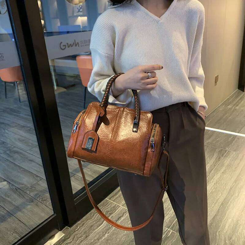 2025 Autumnwinter Vintage European And American Style Contrasting Women Handbag Crossbody Multi Compartment Boston Women's Bags