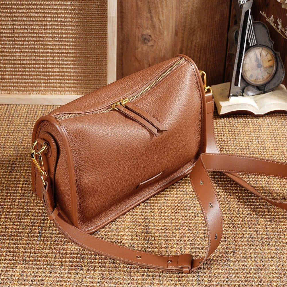 Women's 2025 New Simple Texture Single Shoulder Underarm Crossbody Bag Top Layer Cowhide Commuter Large Capacity Genuine Leather