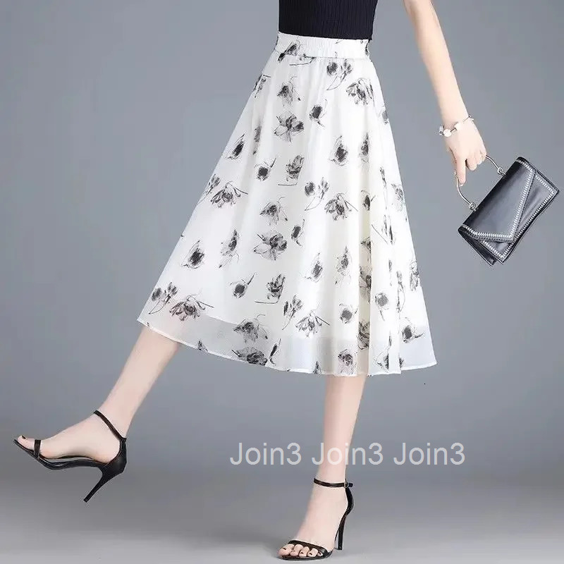 Woman Skirt Chiffon Midi Pleat White Pleated Streetwear New in Korean Style Casual Modest Fashion Y2k Vintage V Skirts for Women