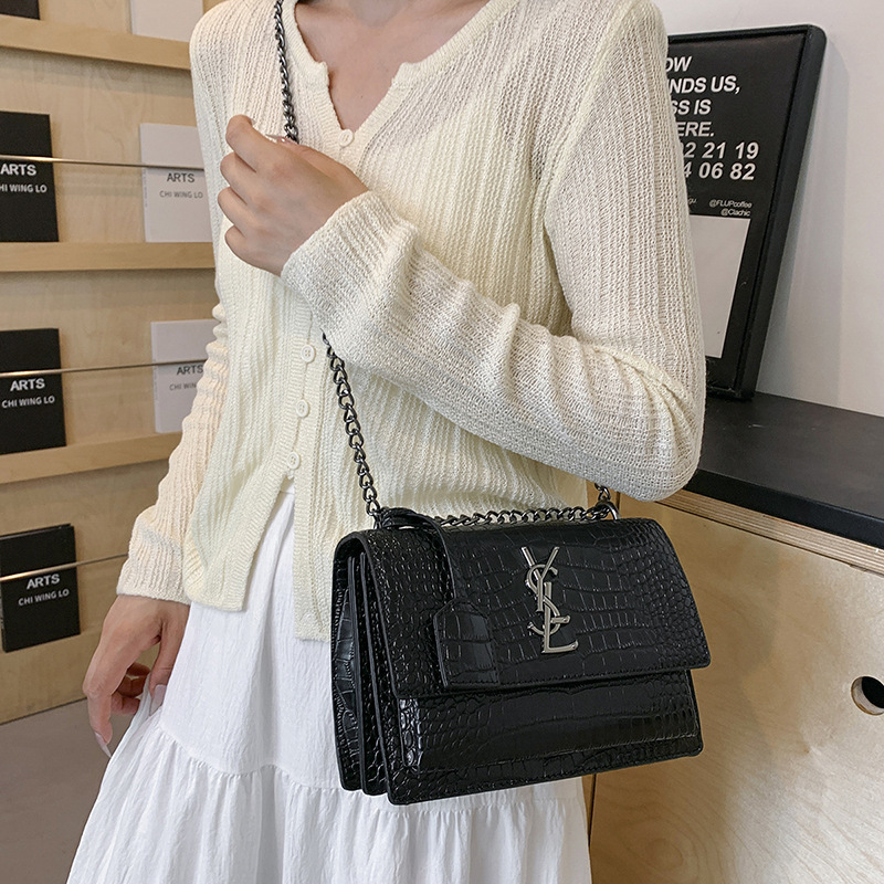 2025 Free shipping designer bags for womens Shoulder bags red green white brown black retro chain fashionable single shoulder crossbody bag