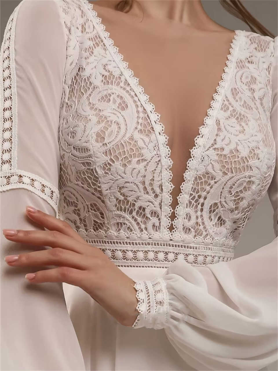 Exquisite Lace Wedding Dress A-Line Sleeveless Bride Gowns With Deep V-Neck Appliques Sweep Train Illusion New Gown Vestidos De Novia