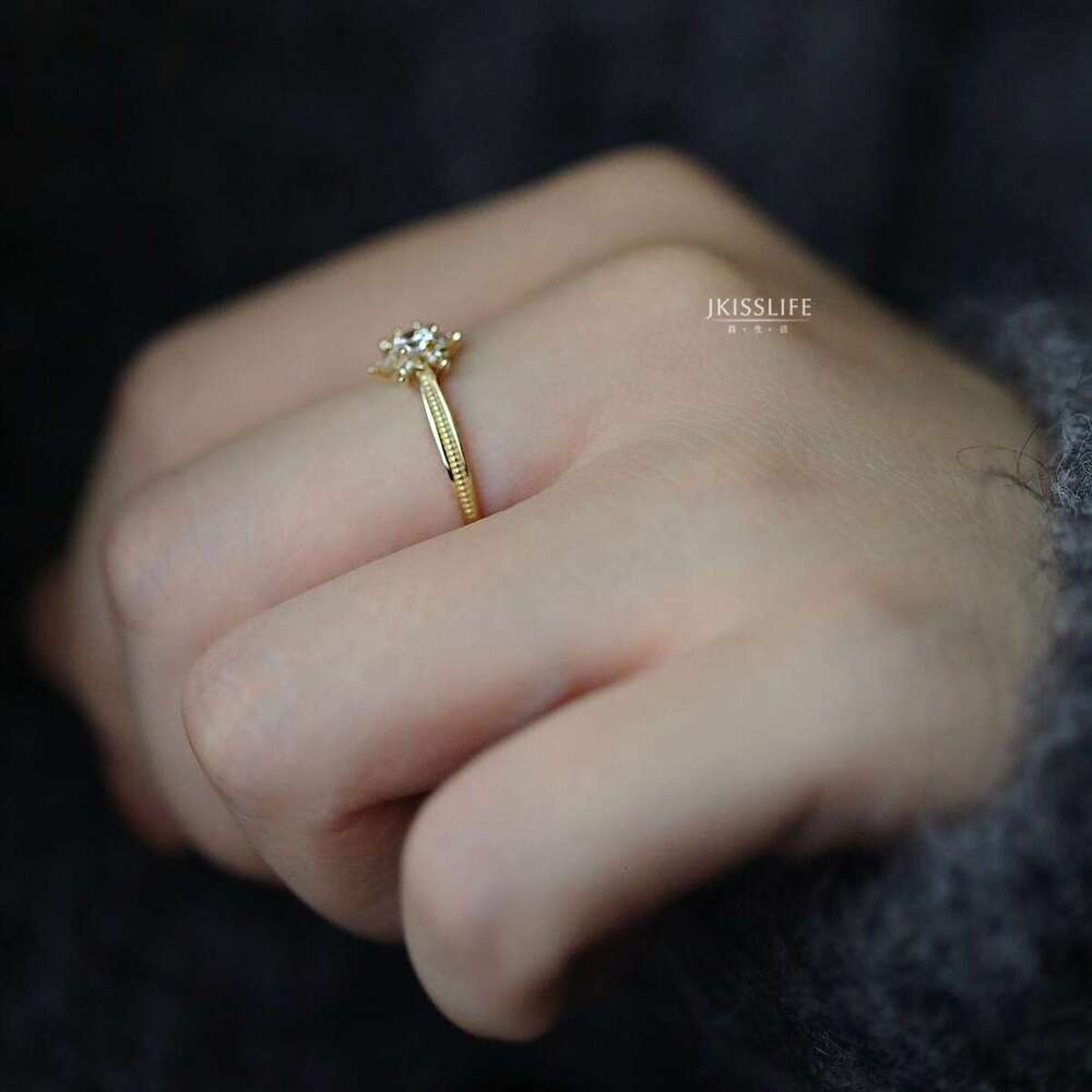 First Snow Shining Live Same Style Snowflake Inlaid Light Luxury Ring Exquisite and Beautiful French Romantic Gift