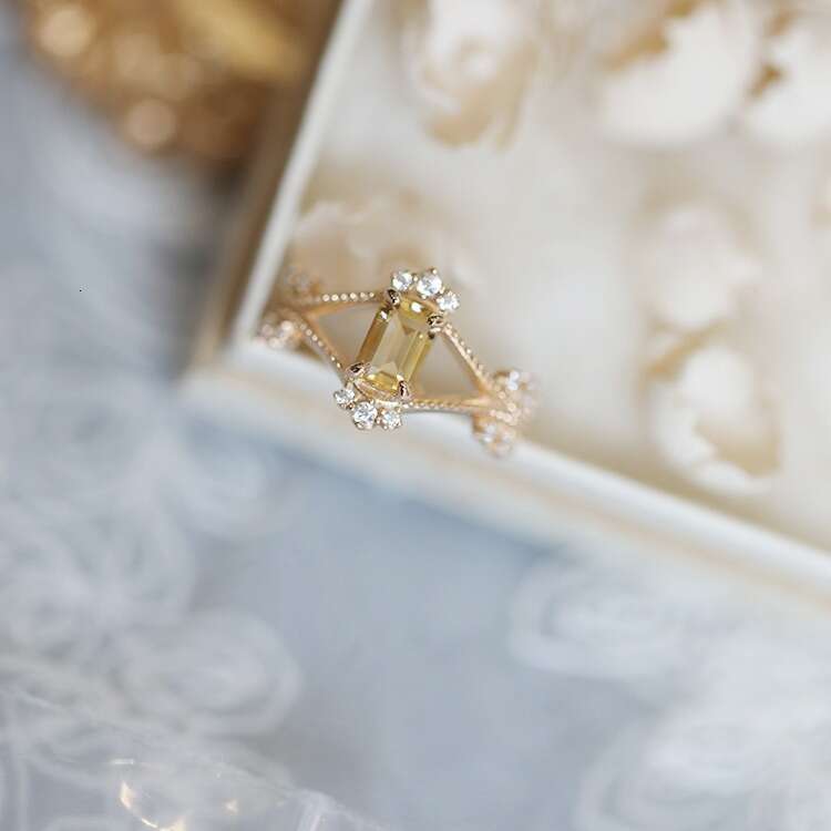 Sud de Holiday in Southern France High-End Natural Yellow Crystal Princess Cut Light Luxury Versatile Ring