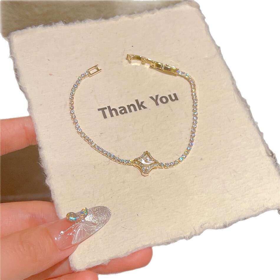 Korean Exquisite Natural Four-Leaf Clover Mother-of-Pearl Bracelet 2025 Ins Style Niche Light Hand Rope Jewelry