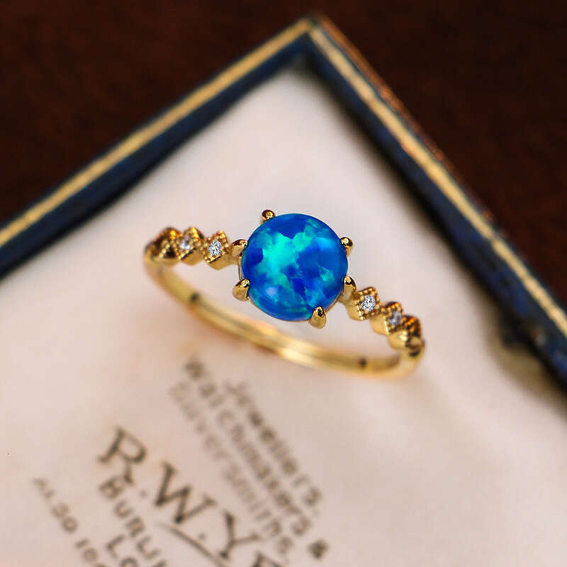 Winter Sea" Opal Ring for Women, Light Luxury Niche Design, Exquisite Fashionable Personality with a Sense of Sophistication