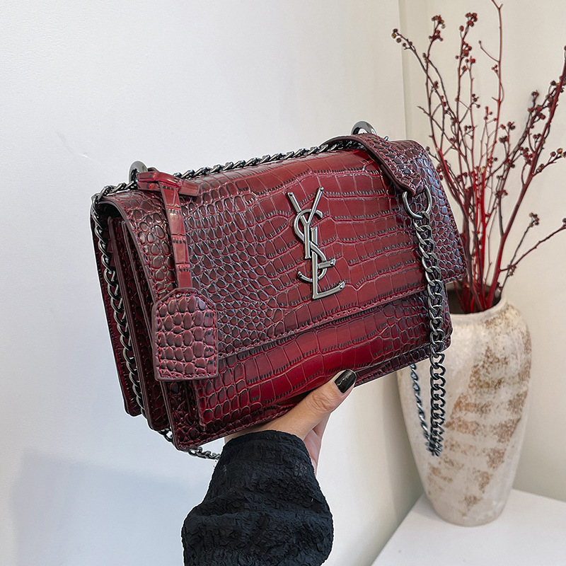 2025 Free shipping designer bags for womens Shoulder bags red green white brown black retro chain fashionable single shoulder crossbody bag
