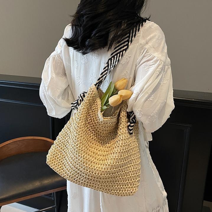 Free shipping designer Straw Woven Bag for Women 2025 New Beach Vacation Woven Bag Commuter Shoulder Bag Large Capacity Tote Bag
