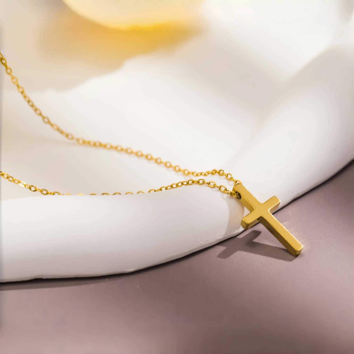 Minimally Smooth Cross Necklace Pendant 18K Gold Color Plated Stainless Steel Fashion Classic Unisex Jewelry Men Women W250618