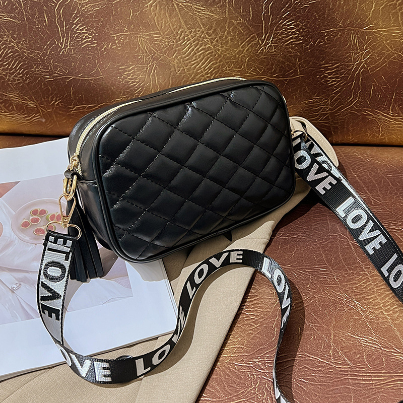 Free Shipping 2025 New Designer Bag Casual High-quality Shopping Bag Textured Embroidery Women's Small Square Bag High-end Trendy Single Shoulder