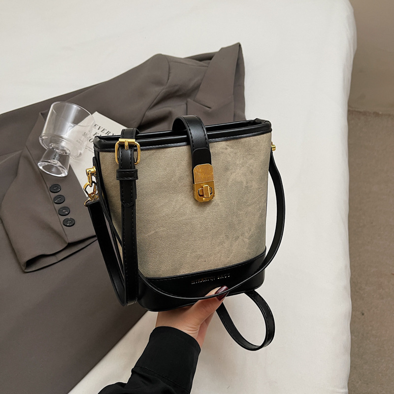Free shipping designer Bucket Bag Women Bag 2025 New Autumn Winter Niche Design Bag Women Bag High-end Color-blocking Retro Hot-selling Crossbody Bag