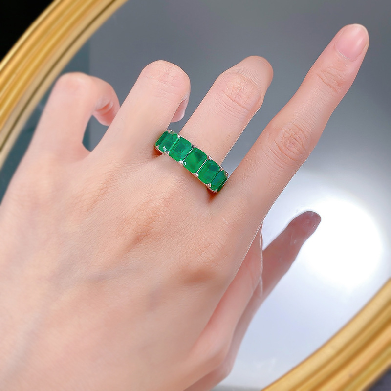 Elegant Emerald Gemstones Ring 925 Sterling Silver Band with Sparkling Gemstone