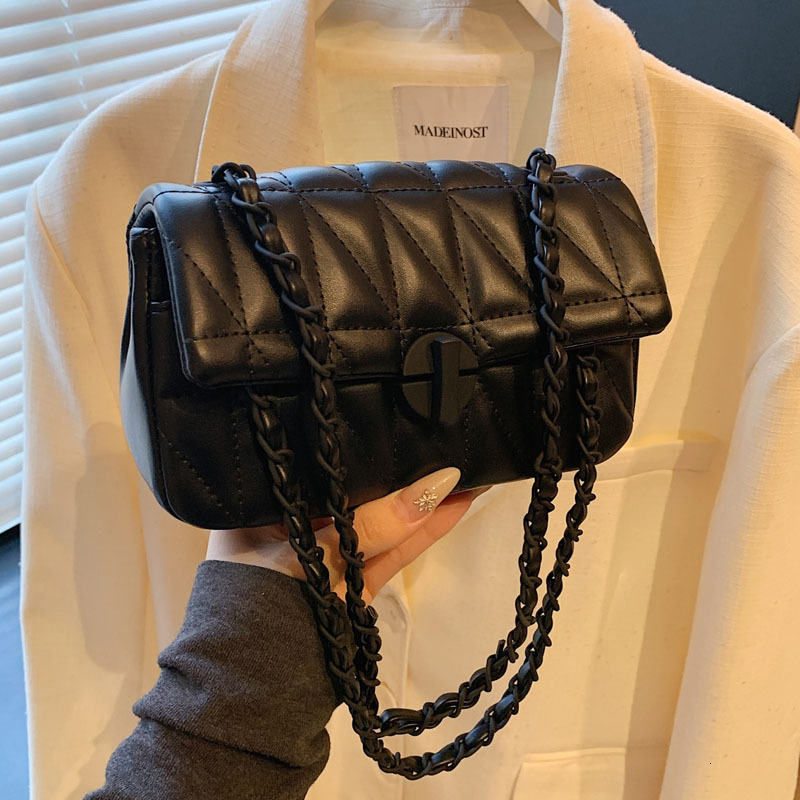 Free Shipping For Designers Single Shoulder Niche Design Embroidered Luxury Bag Quilted Crossbody Bag 2025 New Fashion Versatile Chain Simple Women�