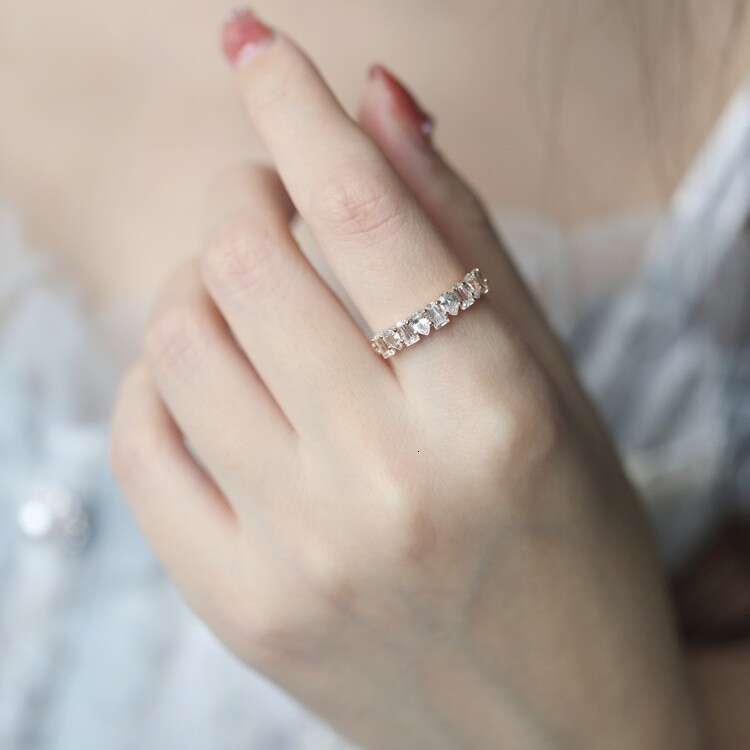 De la luz Silver Morning Super Beautiful Glossy Diamond Shaped Zircon Light Luxury Versatile High-end Ring