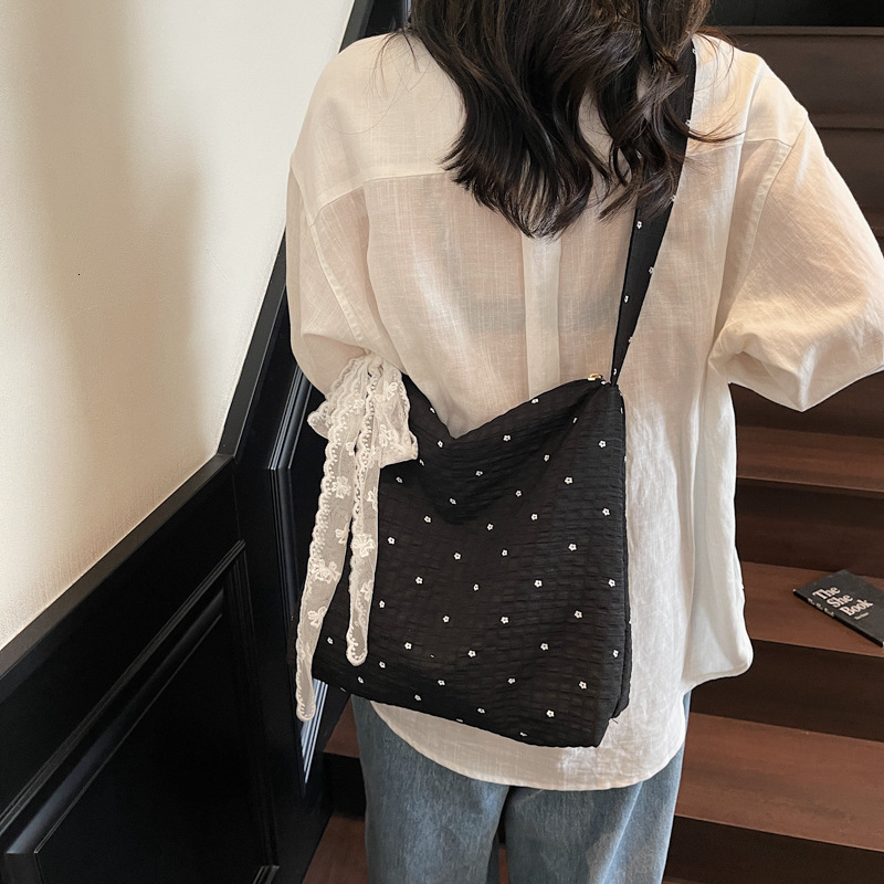 Free shipping designer Japanese Style Pastoral Floral Canvas Bag for Women 2025 New Large Capacity Tote Bag for Commuting and Shopping