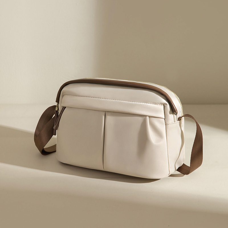 Free Shipping For Designers Women's Crossbody Bag 2025 Luxury Bag New Fashion Small Bag Versatile Personality Shoulder Bag Commuter Solid Color S