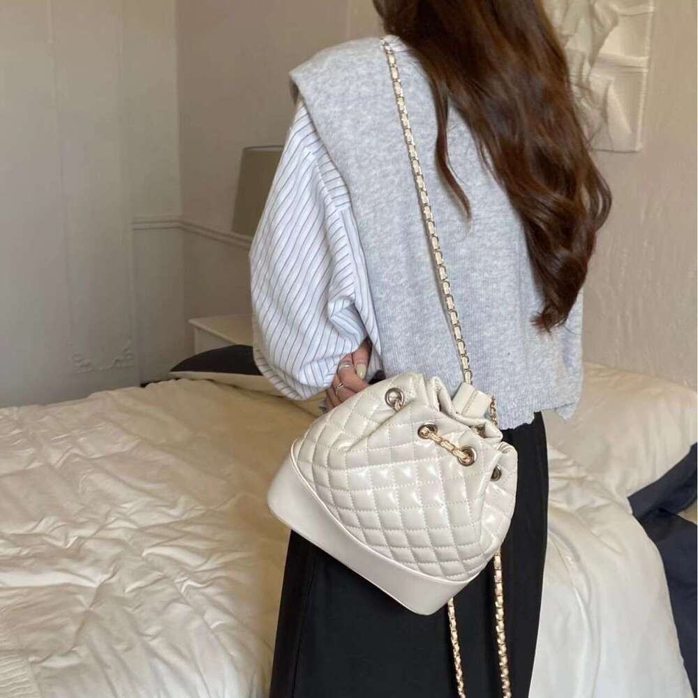 2025 New Fashionable Chain Elegant Stylish Bucket Quilted Backpack New Trendy Small Style Crossbody Bag