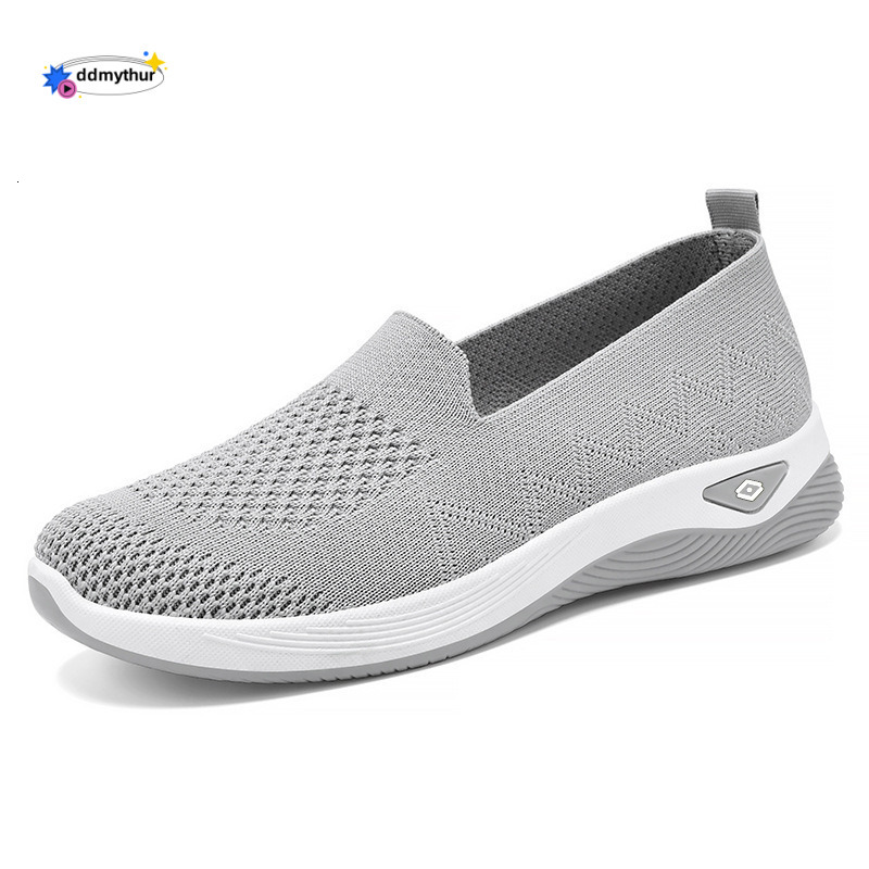 Women's New Style Breathable Casual Slip-On Mom Old Beijing Cloth Flat Single Shoes ddmythur