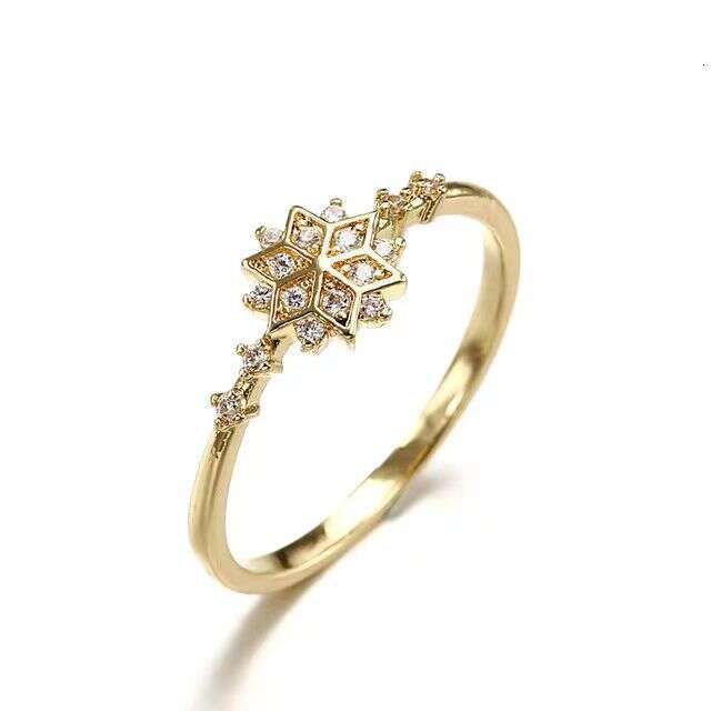 Golden Winter Snowflake Ring for Women, Internet Celebrity Style, Trendy Finger Ring, Ins Popular Wedding Fashion, Unique and Elegant