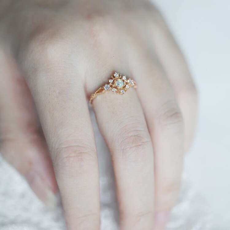 Morning Glory" Dreamy Sparkling Diamond Same Style Natural Opal Flowing Champagne Gold Light Luxury Ring
