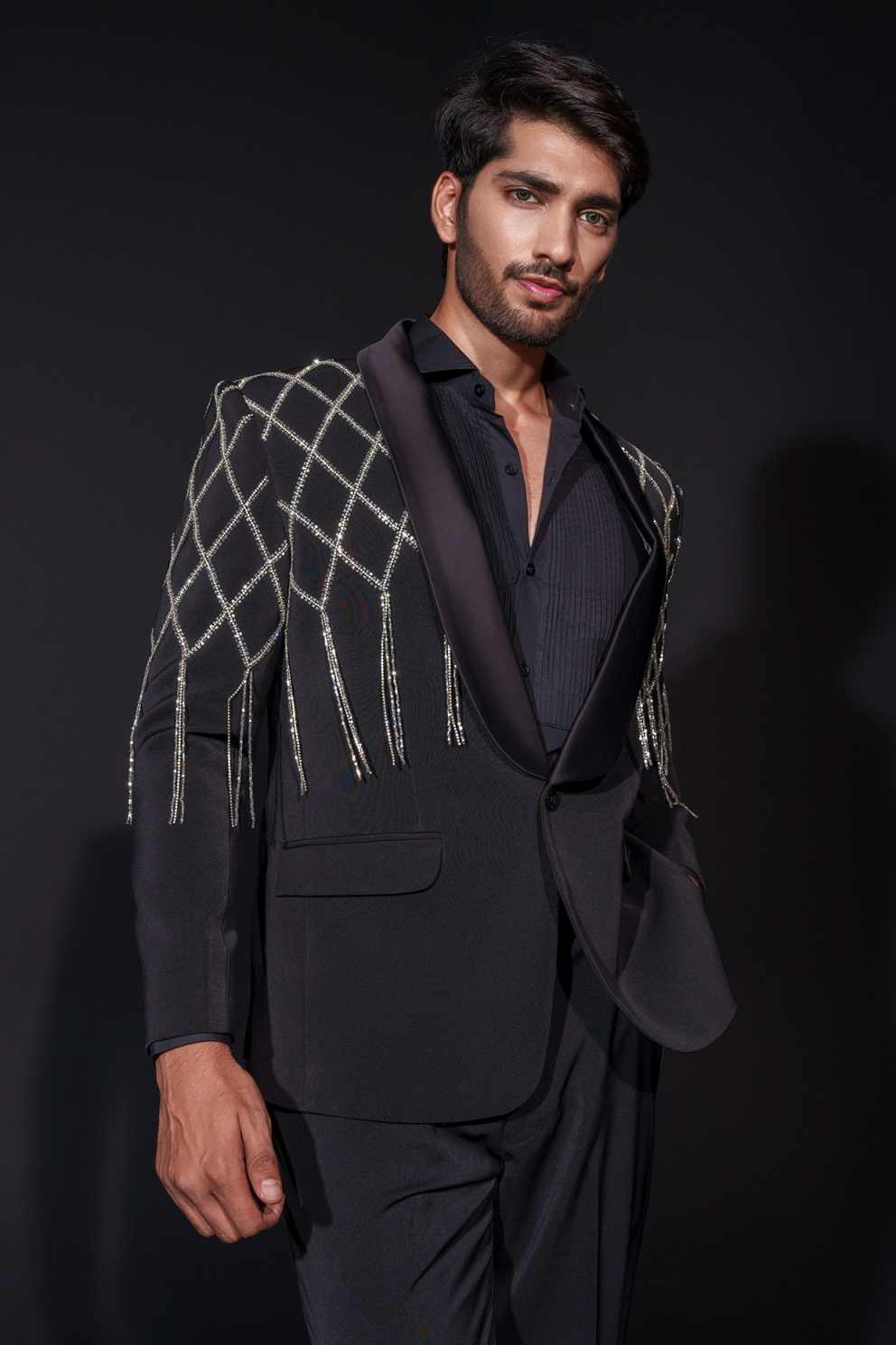 Designer Wedding Tuxedos 2 Piece Set Jacket Pants Tassels Men Suit Beaded Shawl Lapel Groom Wear Party Suits Customized