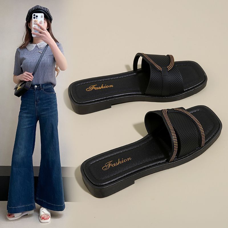 Summer outdoor slippers with French style, gentle and fashionable, anti slip shoes, fashionable beach women's sandals, designer sandals