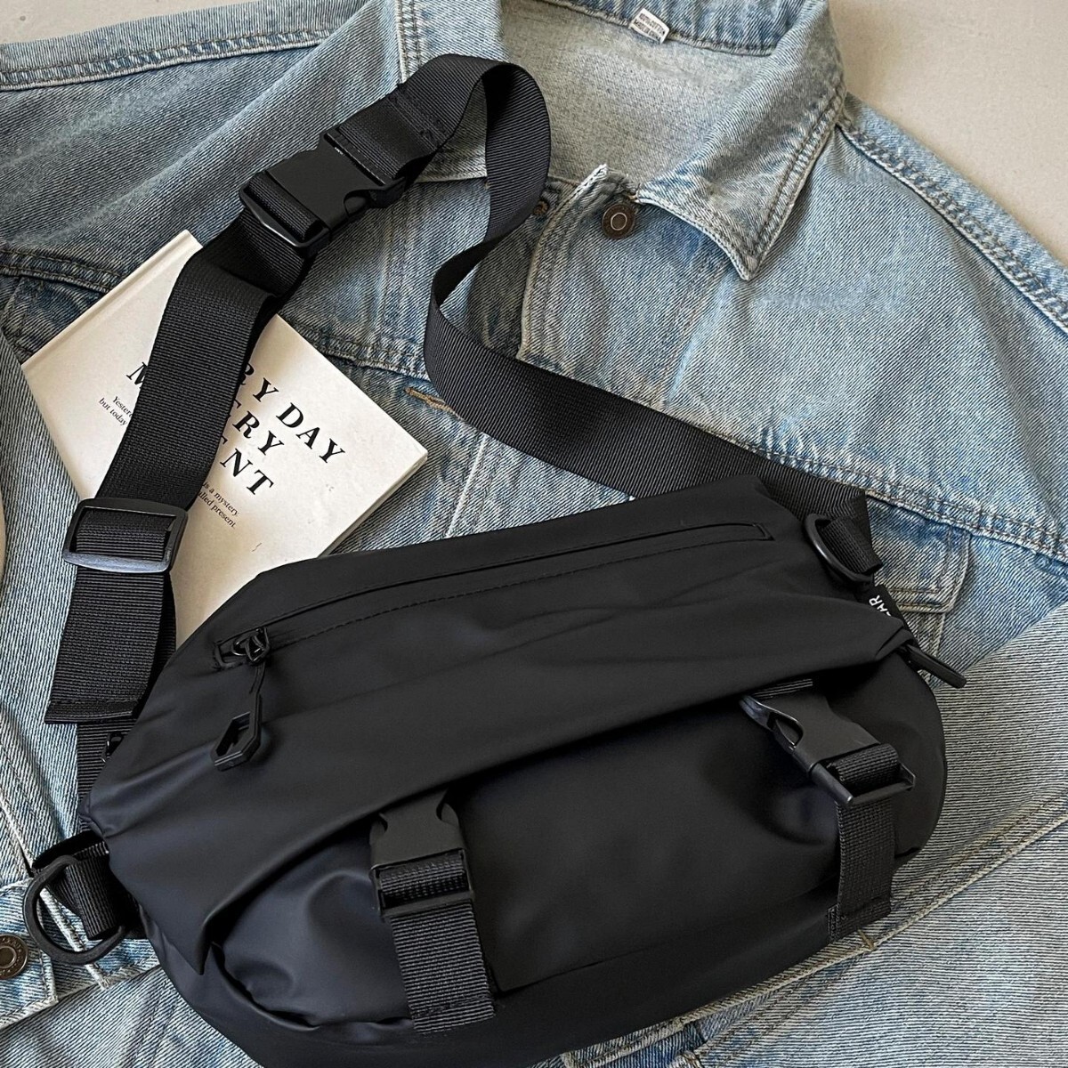 Free shipping designer Hong Kong Style Niche Messenger Bag for Women 2025 New Casual Waterproof Black Crossbody Bag Large Capacity Simple Shoulder Bag