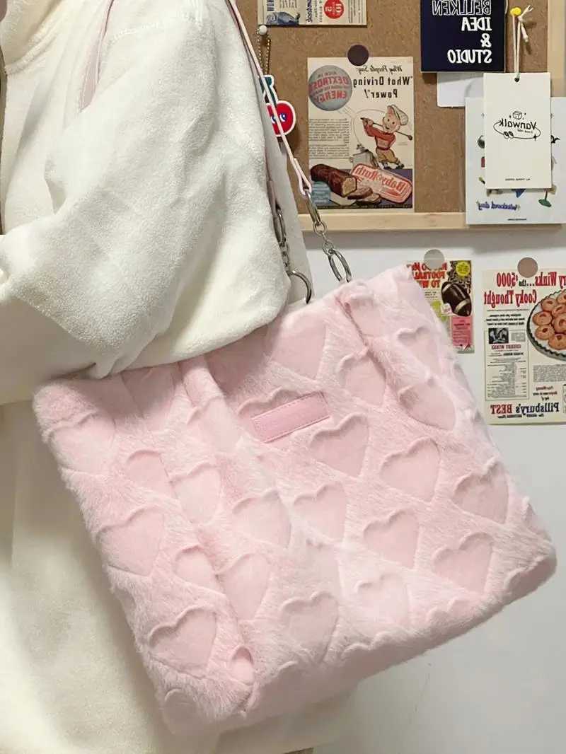 Sweet Love Heart Purse Womens Furry Tote Bags Winter Fashion Ladies Faux Fur Handbags Elegant Female Soft Plush Shoulder Bag Z250618
