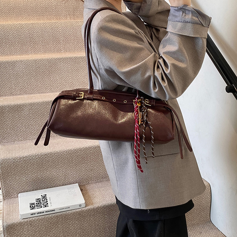 Free shipping designer Niche Retro Trend Baguette Bag for Women New Fashion Super Popular Handbag Underarm Bag High-end Shoulder Bag